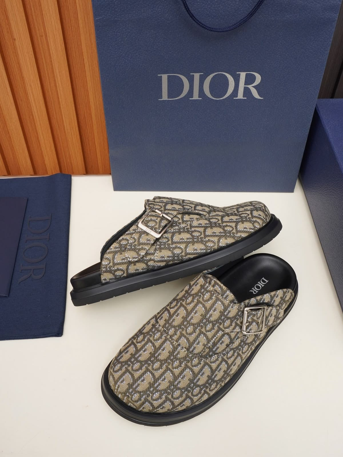 Dior slipper